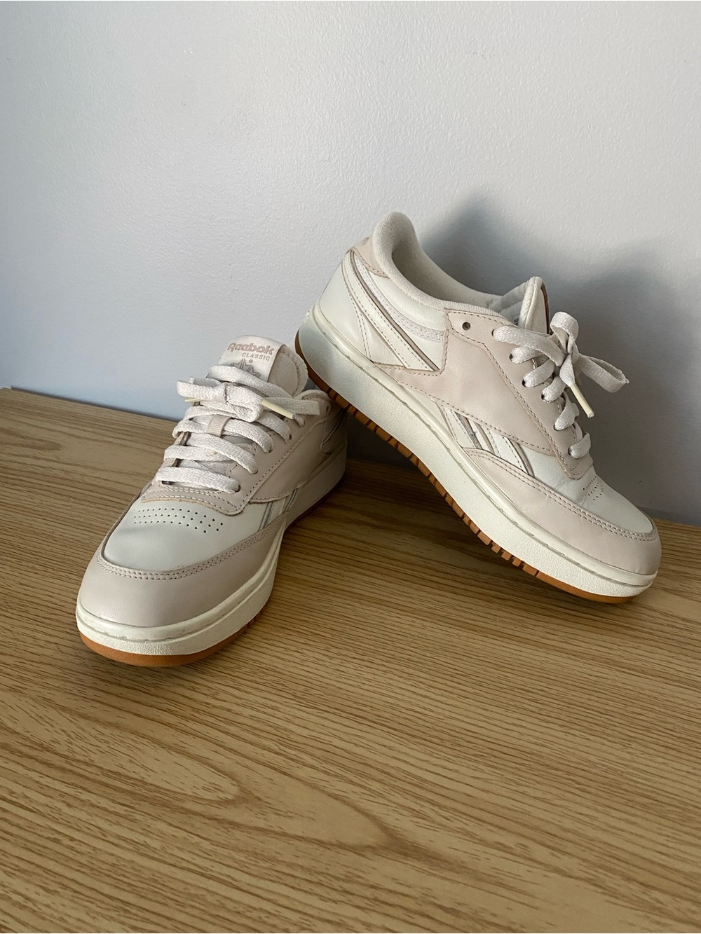 PRELOVED Reebok Classics Women's Low-Top Sneakers